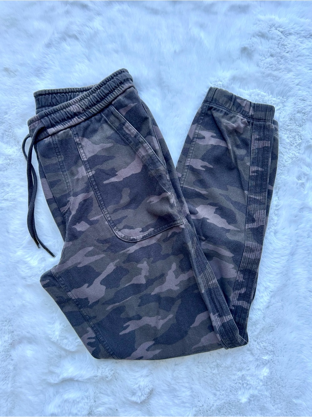Athleta Farallon Camo Jogger Pants 6